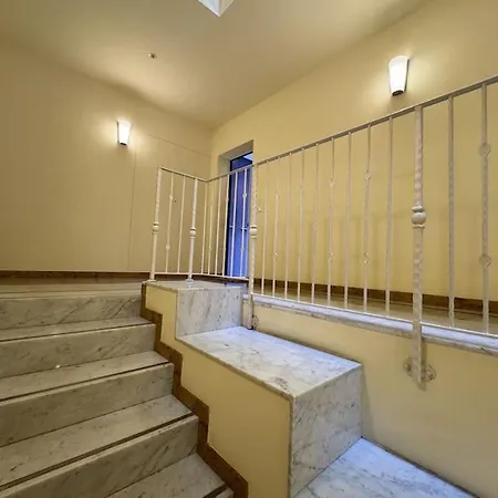 Galleria Degli Artisti Apartment