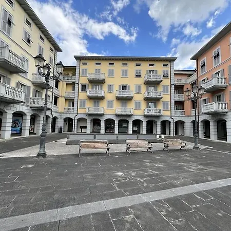 Galleria Degli Artisti * Lucca