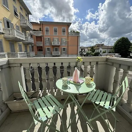 Galleria Degli Artisti Apartment *